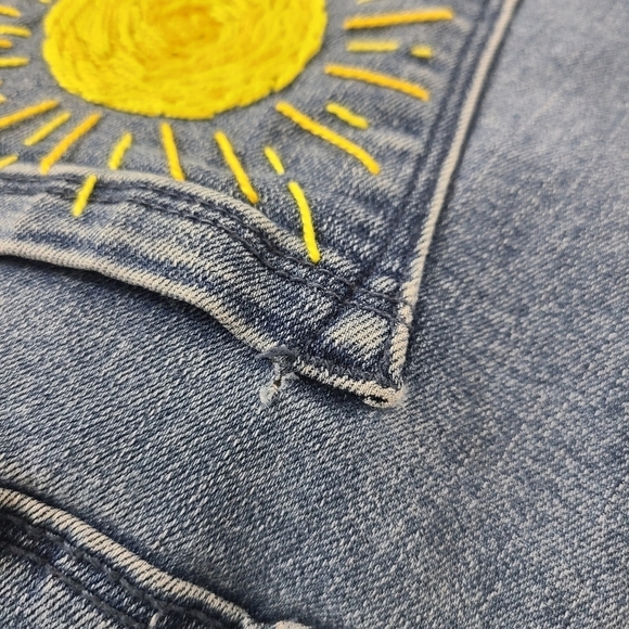 Kenneth Cole Jess celestial embroidered skinny jeans size 2 - Picture 8 of 8